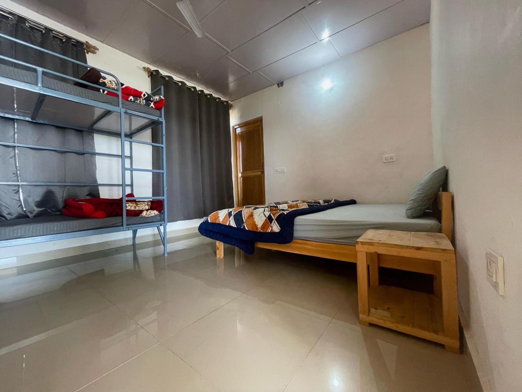 Bir Nest Hostel Luaran gambar
