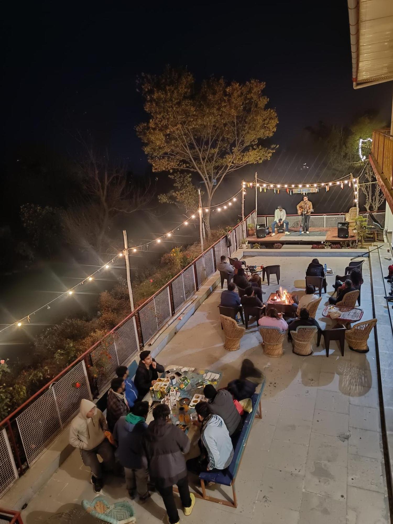 Bir Nest Hostel Luaran gambar